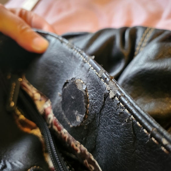 Tignanello Genuine Black Leather Crossbody Handbag Y2K - Picture 10 of 10